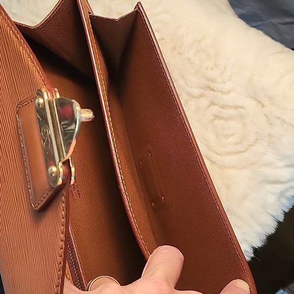 Louis Vuitton Epi Clutch or Crossbody - Picture 7 of 13